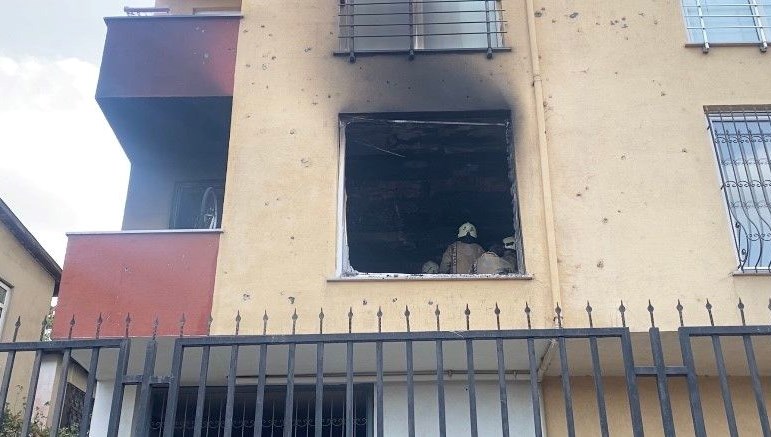 Ataşehir’de 5 katlı binada yangın