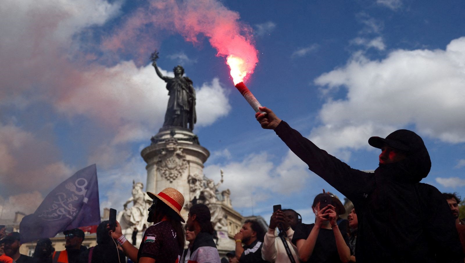 fransada sokaklar karisti 675 kisi gozaltinda TWI1lrXW