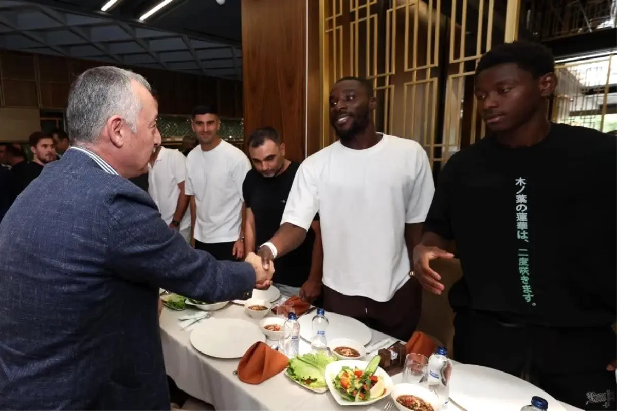 Kocaeli Valisi ve Büyükşehir Başkanı Kocaelispor’a Moral Verdi