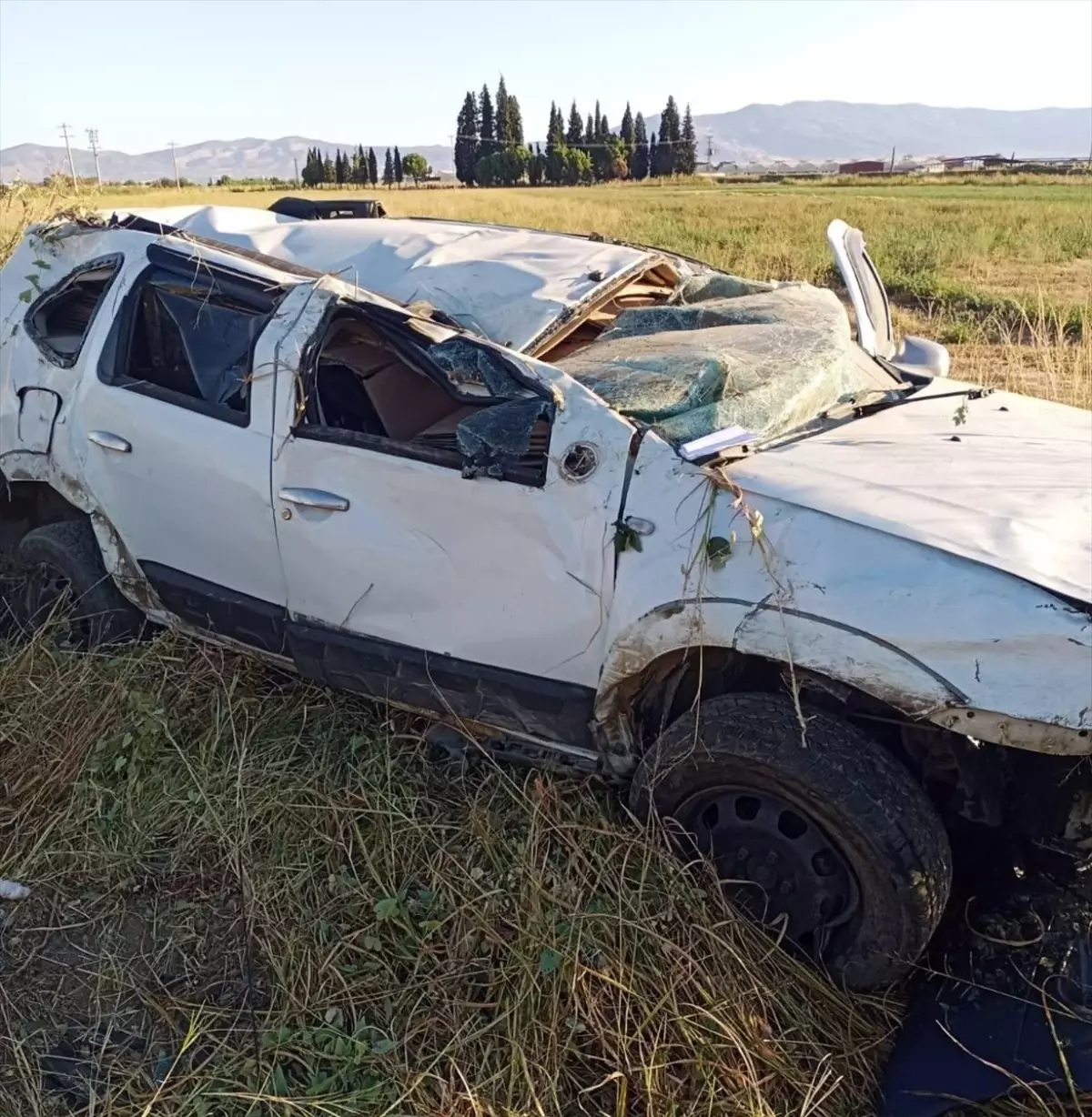 Manisa’da Tarlaya Devrilen Otomobilin Sürücüsü Yaralandı