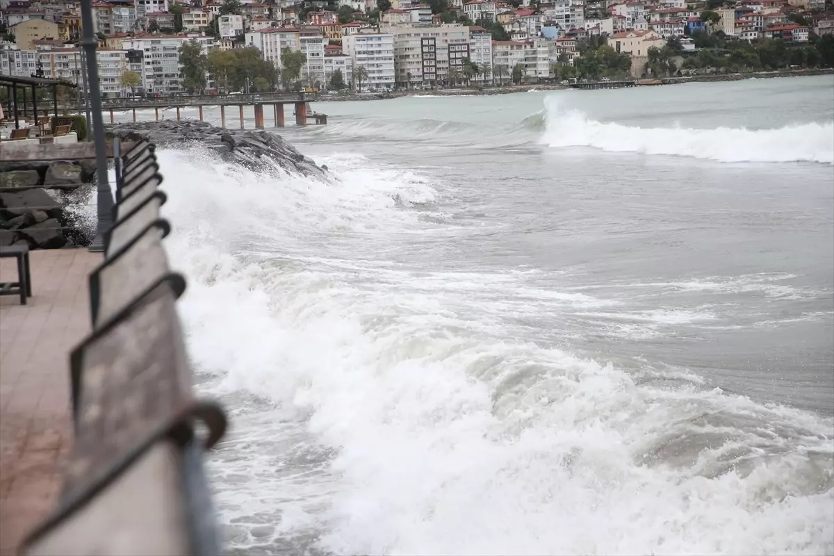 Ordu’da Rüzgar Dalgaları 4 Metreye Ulaştı