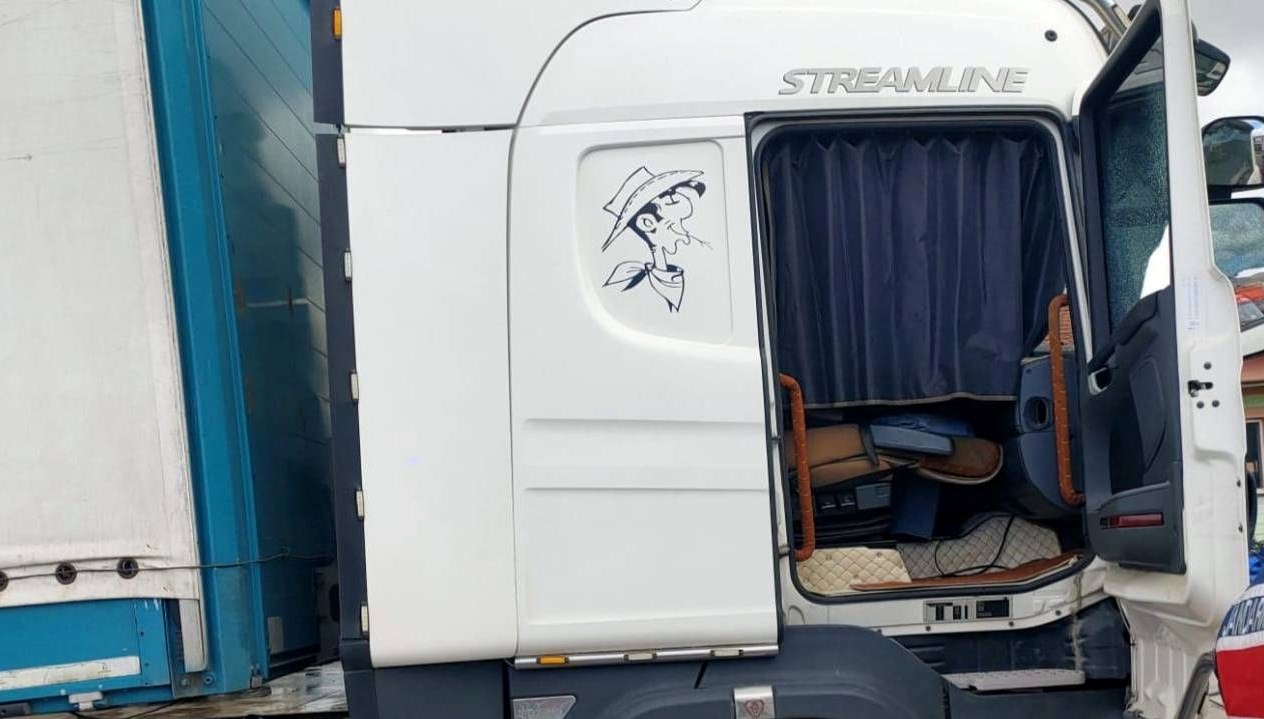 tir soforu park halindeki aracinda olu bulundu f7UePi4x