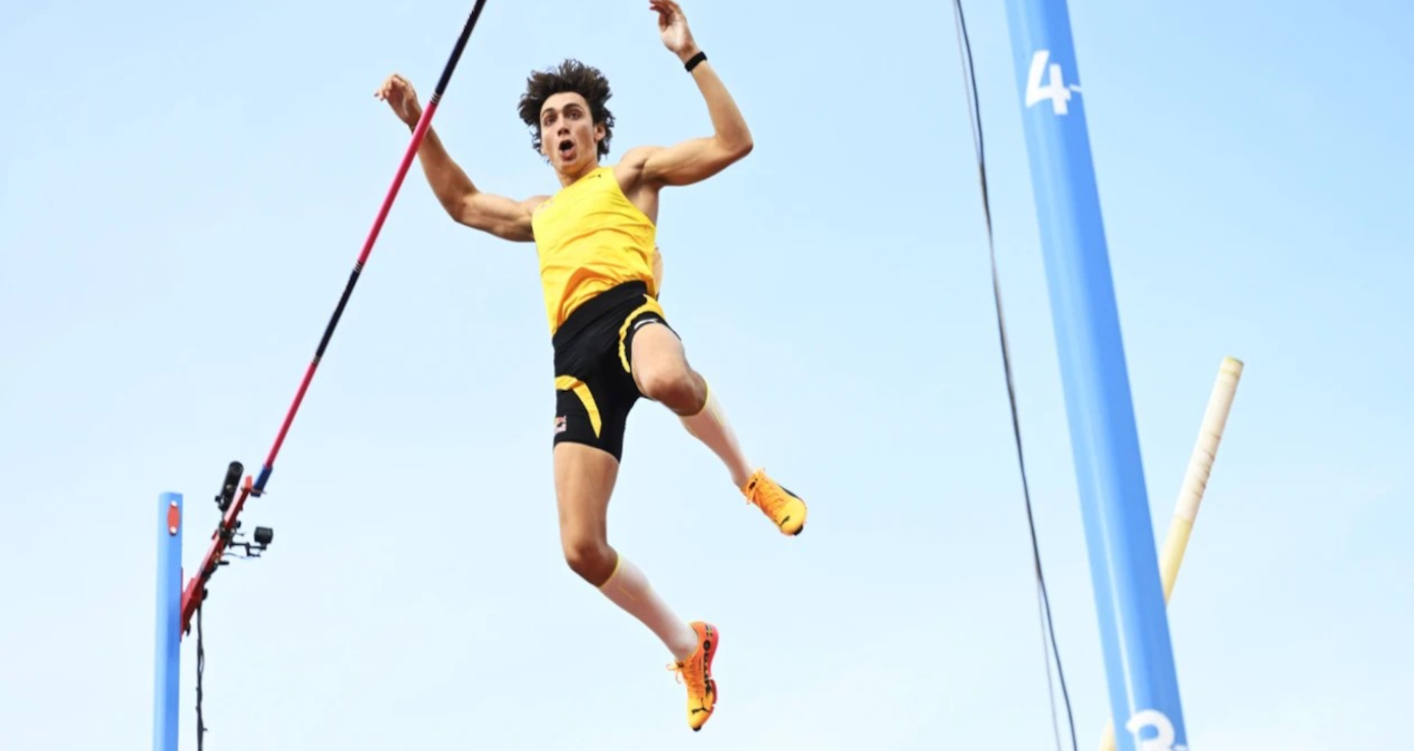 Uçan İsveçli havada para basıyor