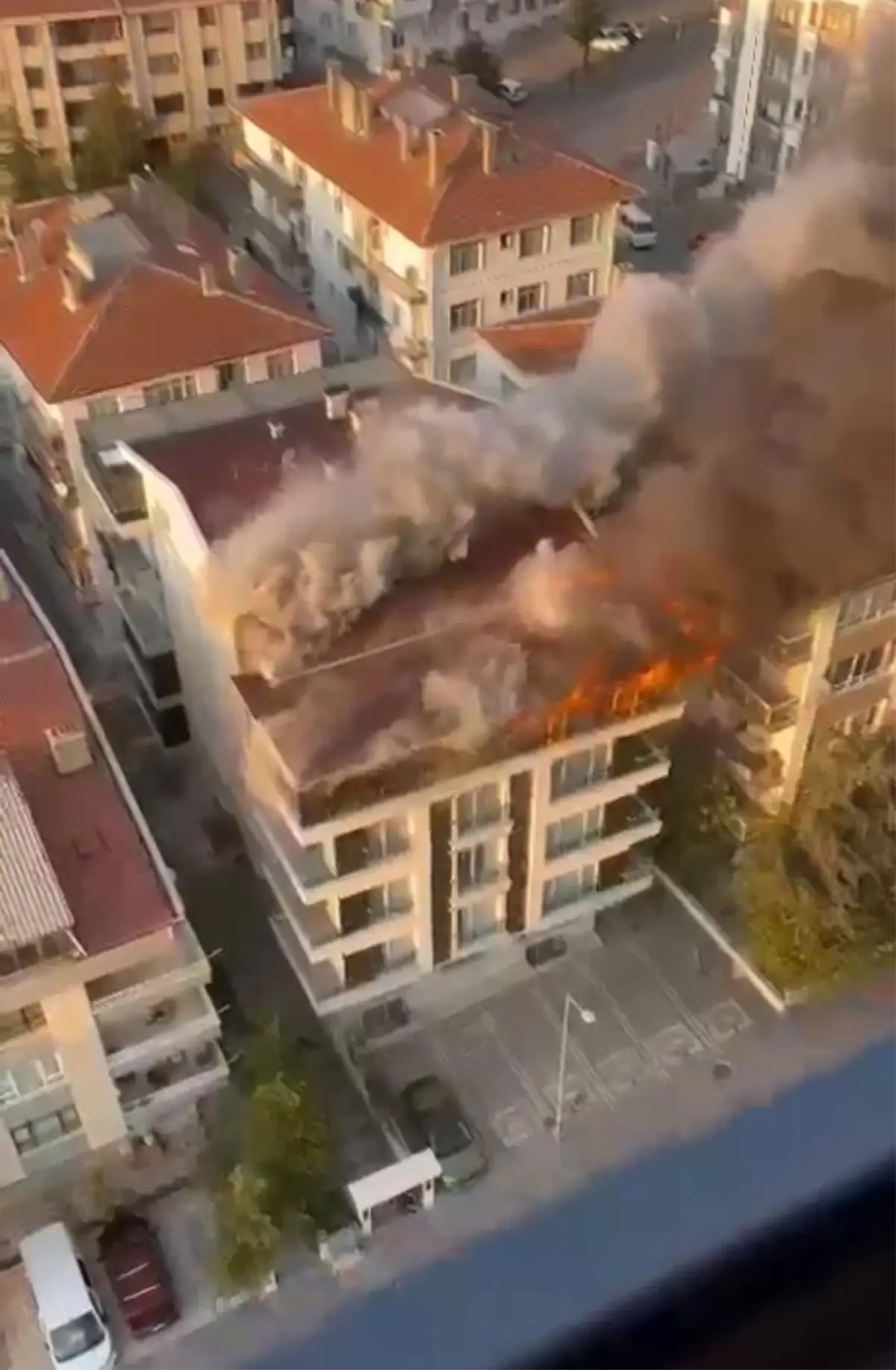 Ankara’da Çatı Katında Yangın