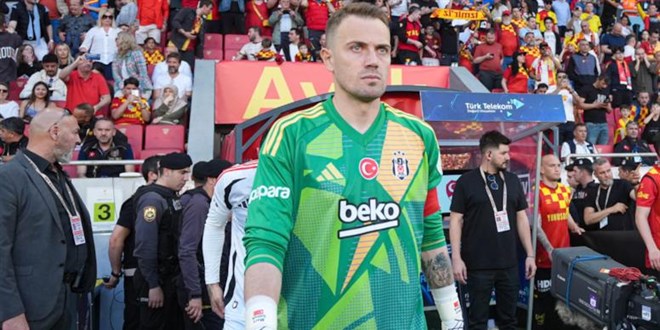 kaptanligi elinden alinan ve yedek birakilan mert gunok sessizligini bozdu 6RWItO7W.jpg