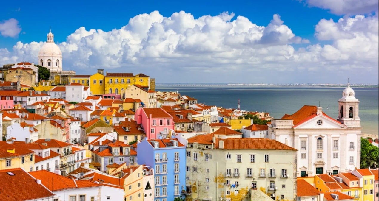 Aylık 43 bin TL geliri olan Türk vatandaşlarına Avrupa Birliği ülkesi oturum izni verecek