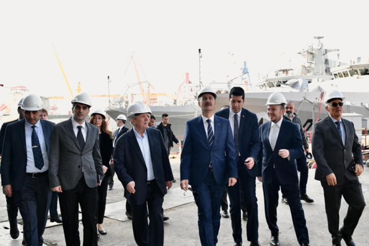 Aziz Yıldırım Dearsan Tersanesi’nde Savunma Sanayii Başkanı Haluk Görgün’ü ağırladı