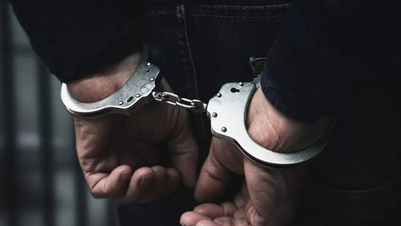 Emekli polis, uyuşturucu sevkiyatında suçüstü yakalandı