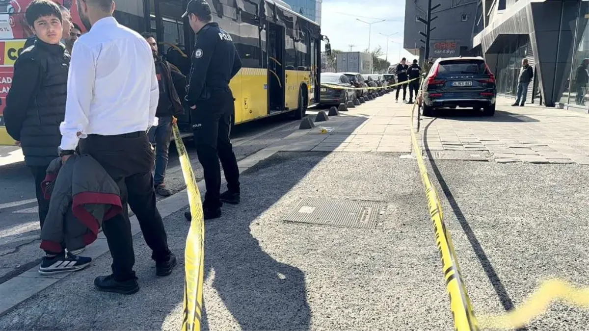 İETT Otobüsünde Bıçaklı Saldırı: 1 Ölü, 2 Yaralı
