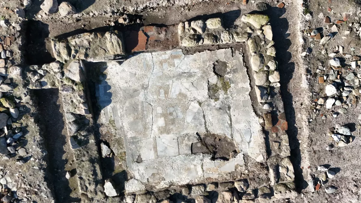 Sapanca Gölü’nde Tarihi Mozaikler Gün Yüzüne Çıktı