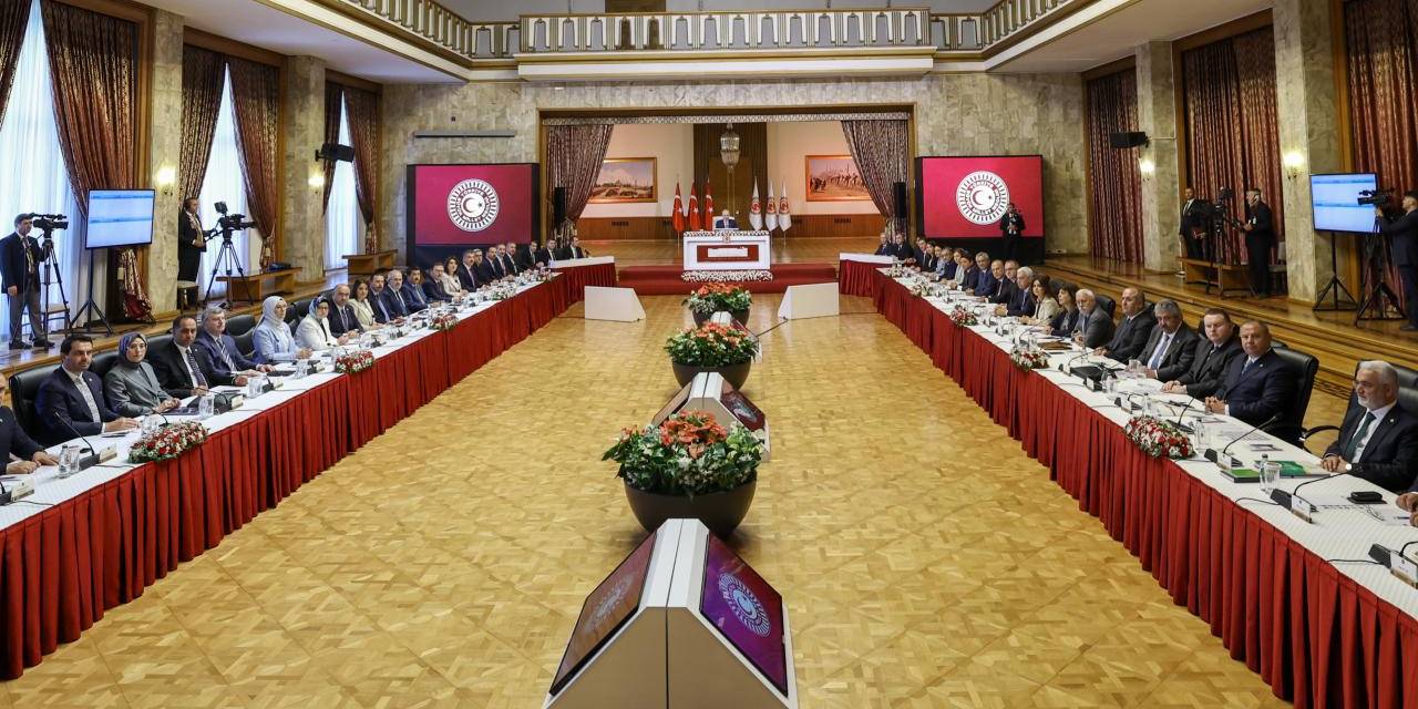 Siyasette ‘İmralı’ hareketliliği: Gözler Ankara’da yapılacak toplantılara kilitlendi!