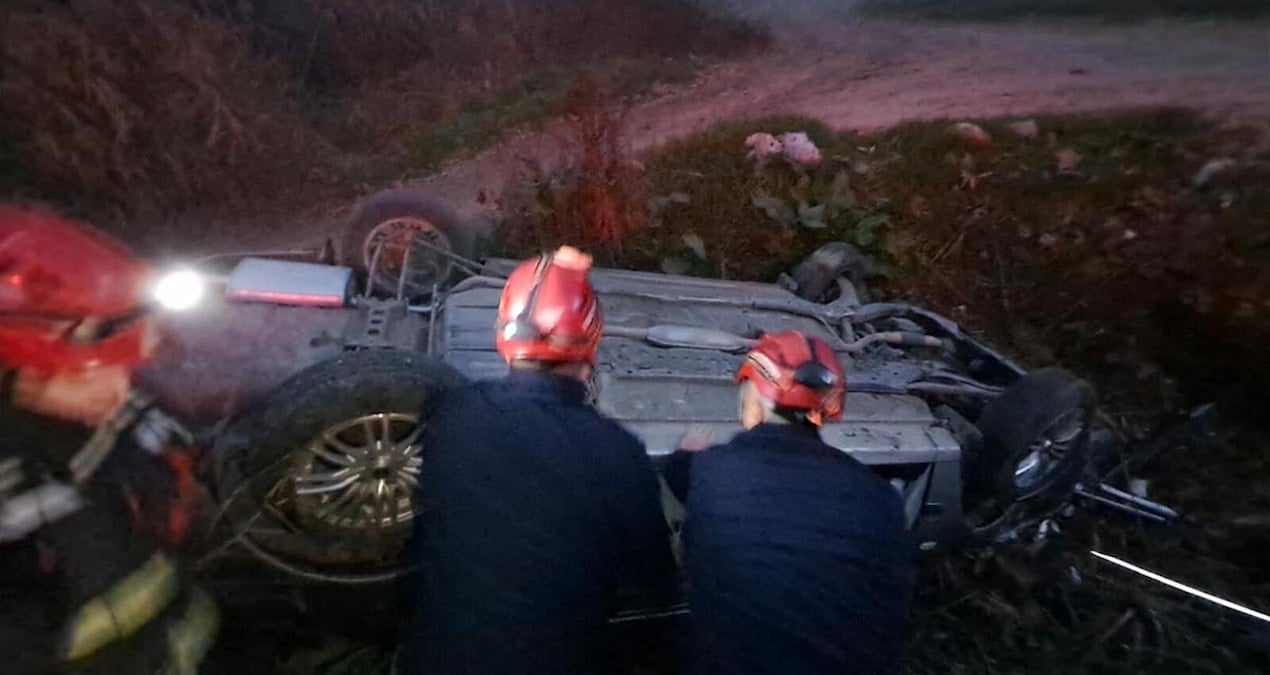 Balıkesir’de otomobil köprüden uçtu: 2 kişi ağır yaralı