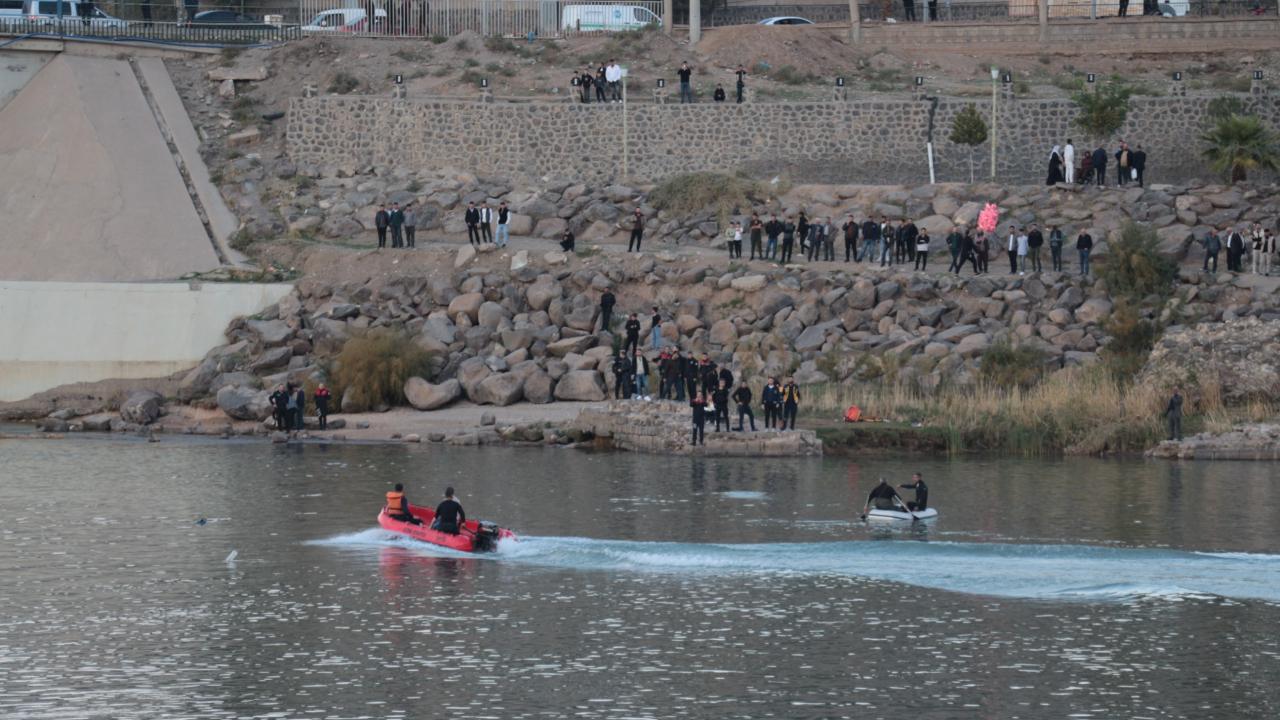 Bir terlik uğruna gözden kayboldu! Dicle Nehri’ne düşen çocuktan haber alınamıyor