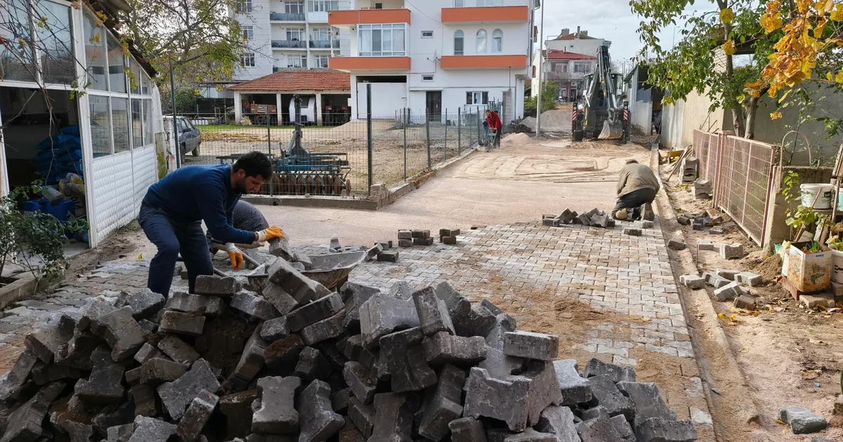 Edirne Süloğlu’nda kilit parke çalışmaları hızlandı