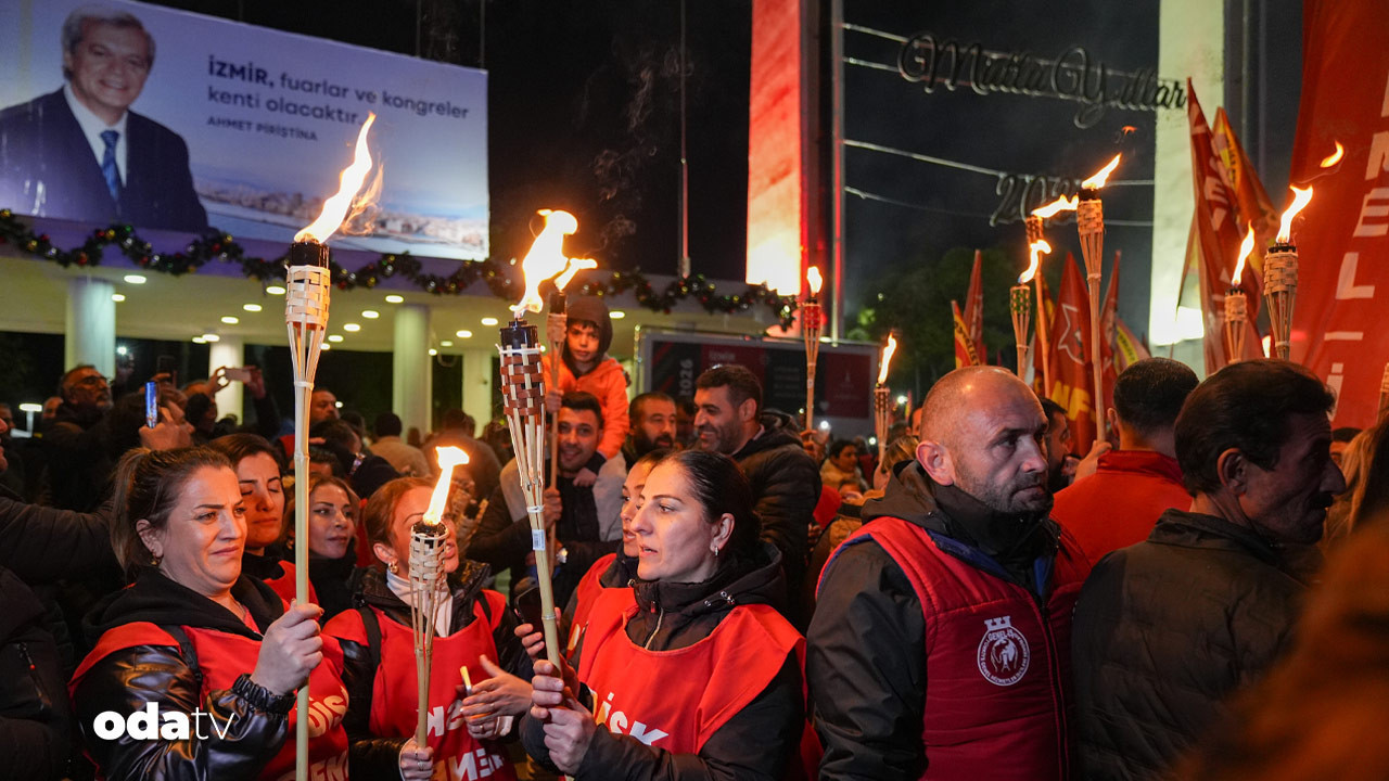 İlk gün çıplak ayak ile yürümüşlerde: İzmir’de belediye işçileri fener alayı