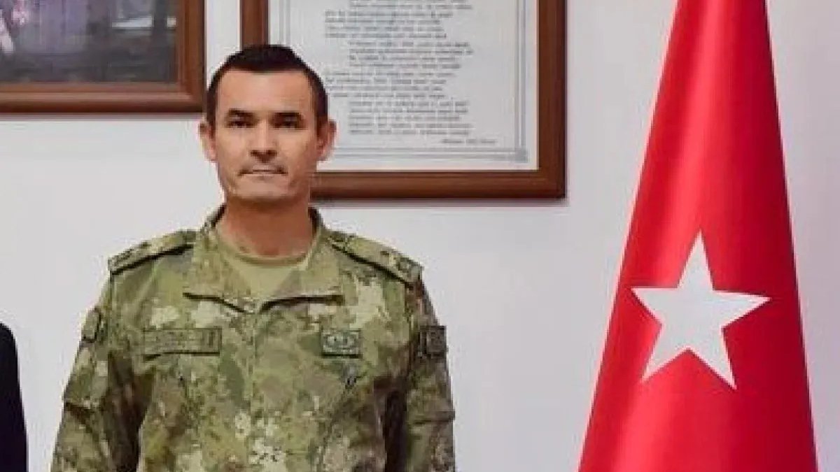 Makam aracıyla insan kaçakçılığı yapan eski generalin cezası belli oldu