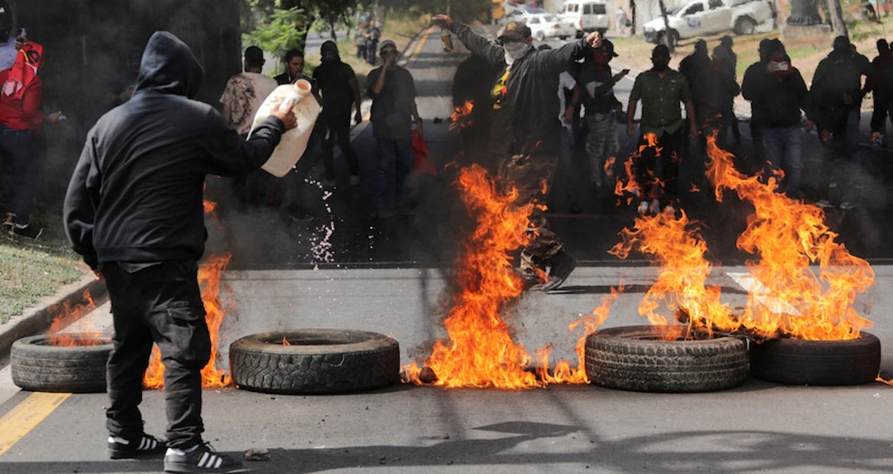 Trump’ın gözünü diktiği ülkede Başkan, ‘darbe teşebbüsüne’ karşı halkı sokağa çağırdı