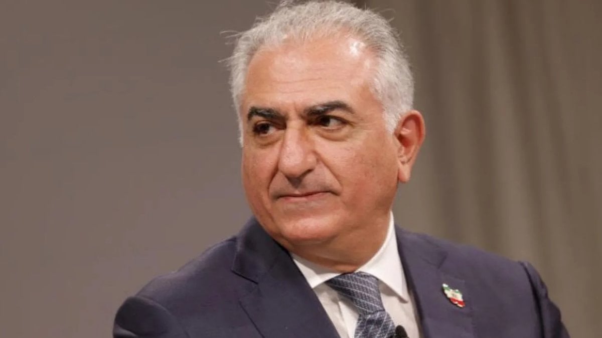 Rıza Pehlevi’den protestoculara çağrı: Sokakları terk etmeyin