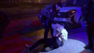 telefonu-ve-kelepceyi-bahane-ederek-alkol-testini-istemedi-Rrdg1rg7