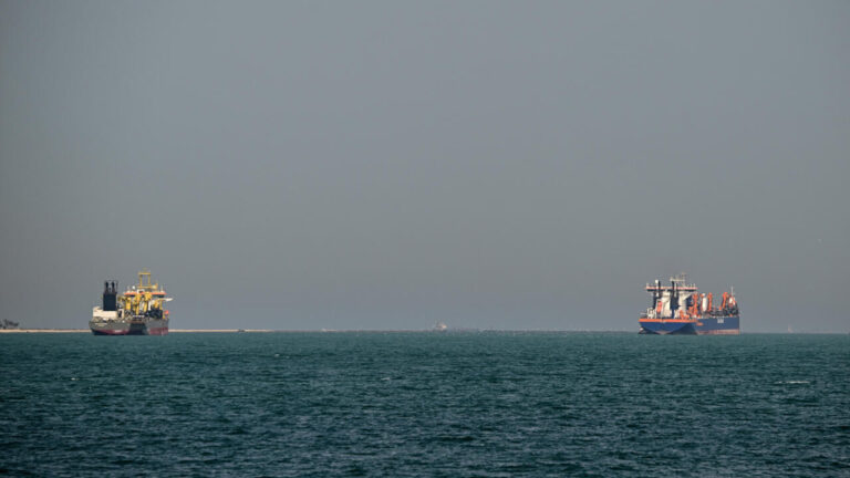 umman-denizinde-tansiyon-yukseldi-iran-konteyner-gemisine-ates-acti-kMaGVKC9