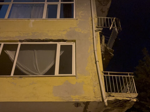 Uskudarda balkon coktu bina muhurlendi Op3qS7dL